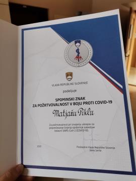 Prejemnika spominskega znaka za požrtvovalnost RKS OZ Laško in Matjaž Pikl 2